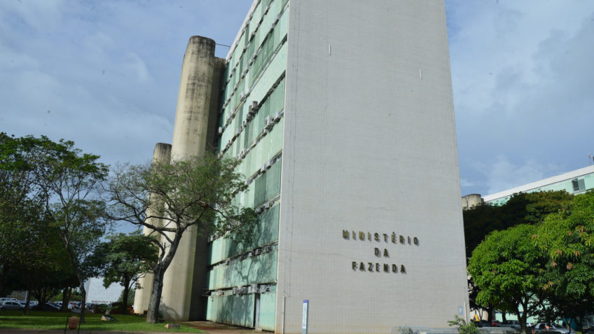 Necessidade de financiamento do governo sobe a 9,99% do PIB