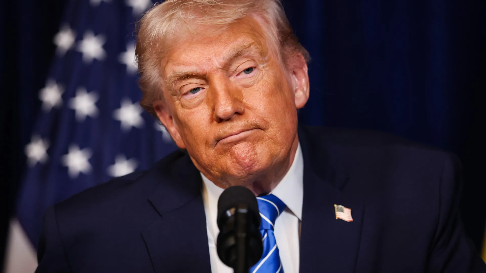 Trump diz que suspendeu novos ataques contra a Venezuela após regime libertar presos políticos