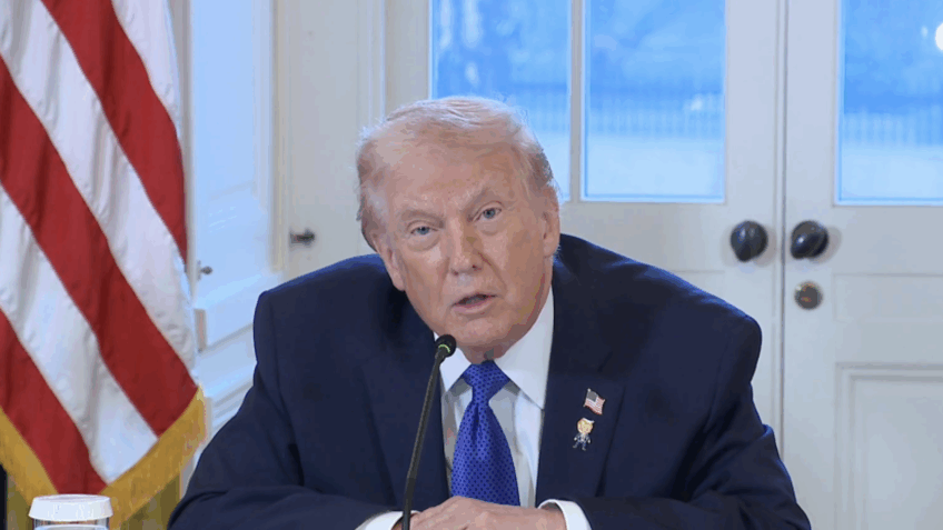 Se não for jeito fácil, será do difícil, diz Trump sobre tomar Groenlândia