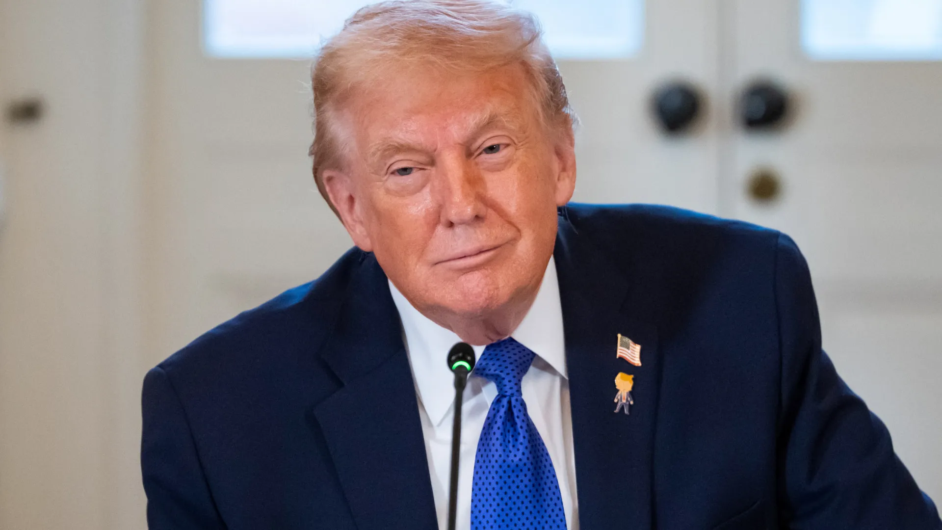 Trump avisa: "Vamos fazer algo sobre a Gronelândia, quer gostem quer não"