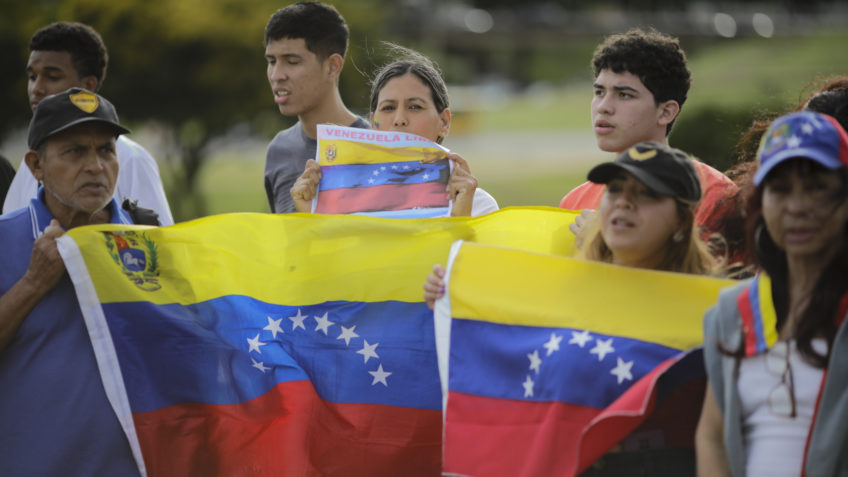 Venezuela anuncia processo para retomar relação diplomática com EUA