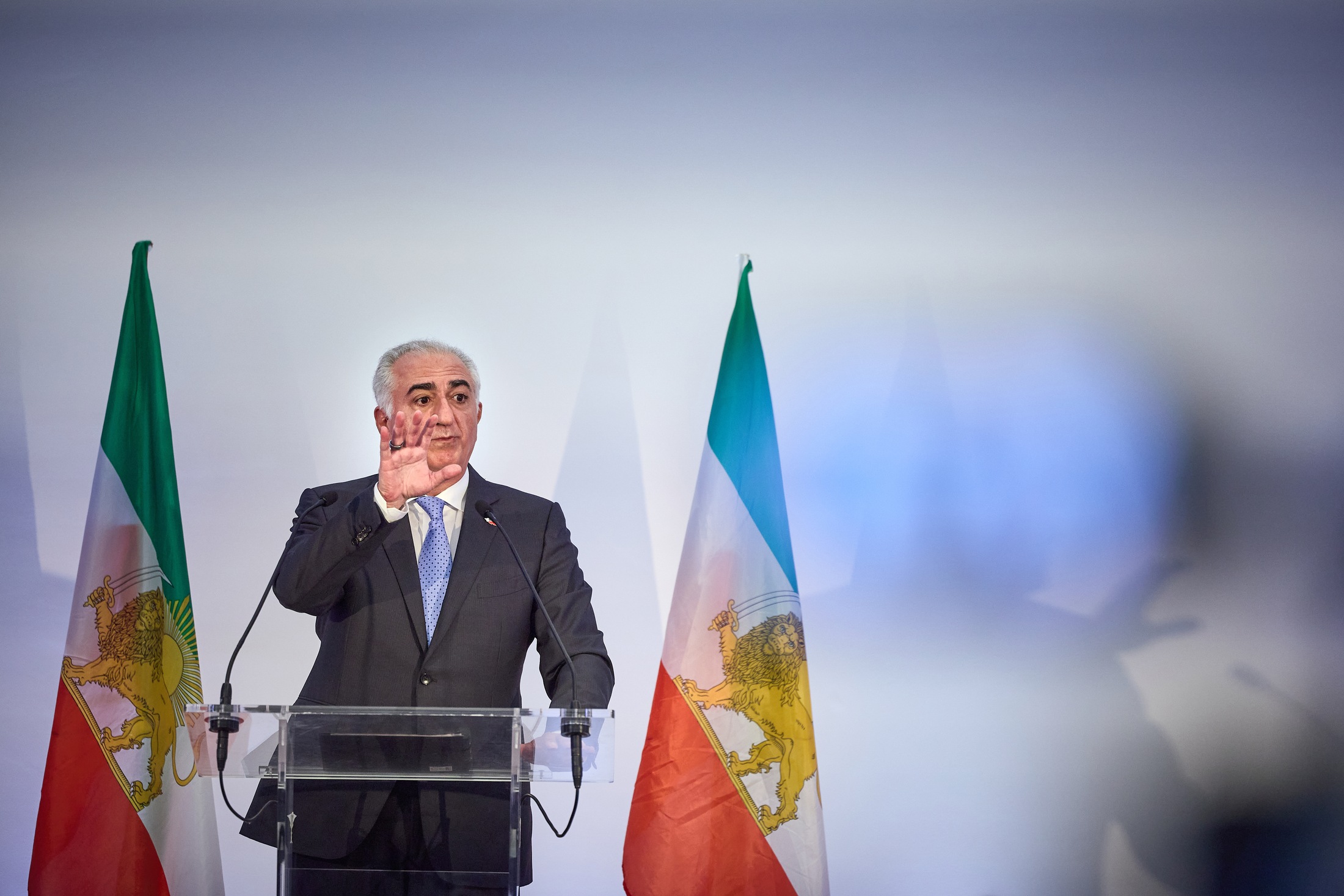 Herdeiro do último monarca do Irã convoca greve geral no país