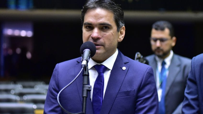 Proposta exige que hotel tenha pulseira de identificação para crianças