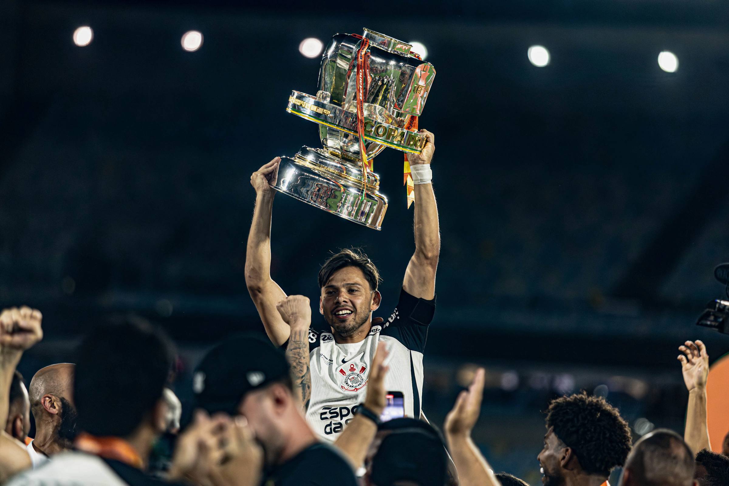 Vídeo: Angel Romero é homenageado antes de estreia do Corinthians