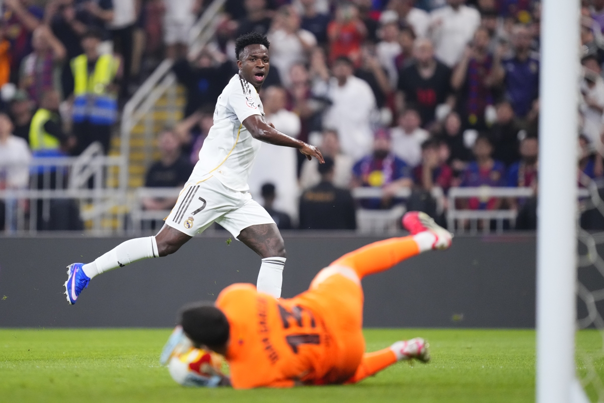 Vini Jr. faz golaço na final da Supercopa da Espanha e quebra jejum