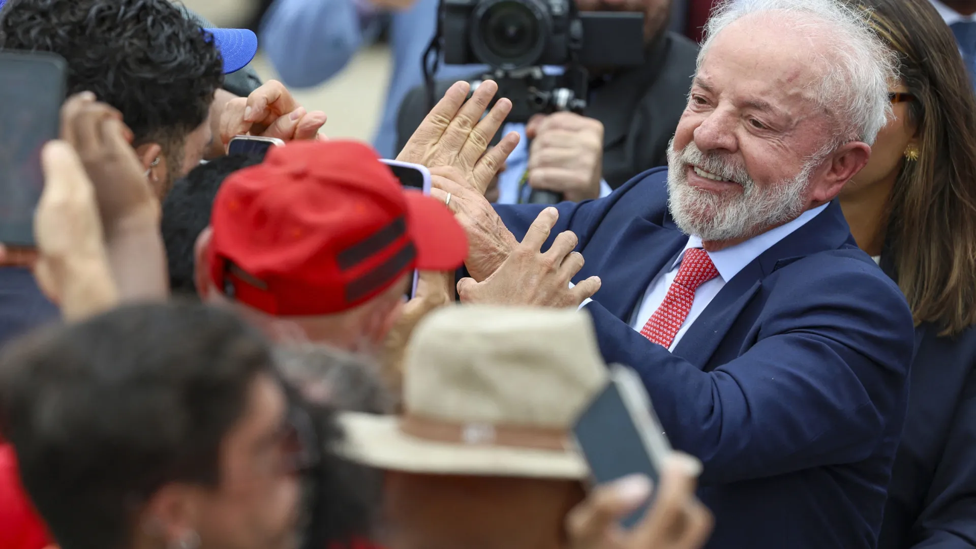 Eleições 2026: Lula supera Tarcísio, Michelle e Flávio no 1º turno