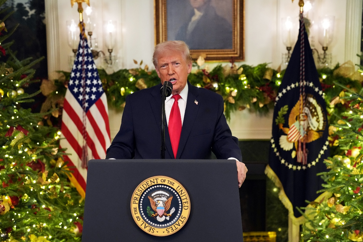 Trump volta a atacar Powell após dado de inflação: "Atrasado demais"