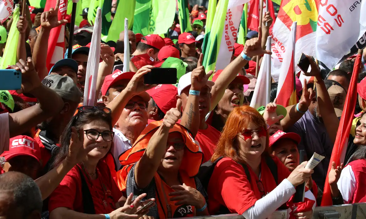 Sindicatos celebram salário mínimo e defendem melhoria em reajustes