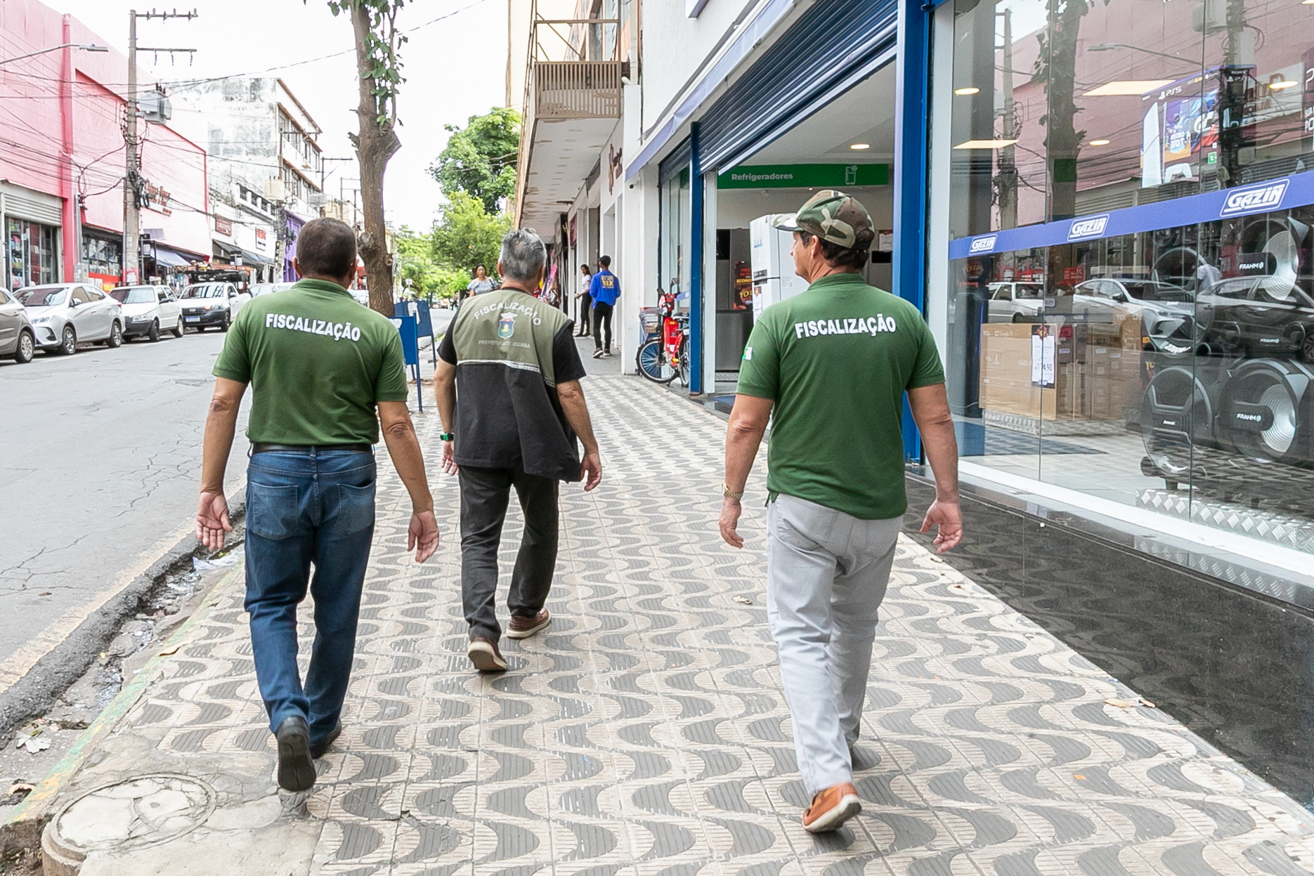 Prefeitura reforça orientação contra ocupação irregular de calçadas no Centro de Cuiabá