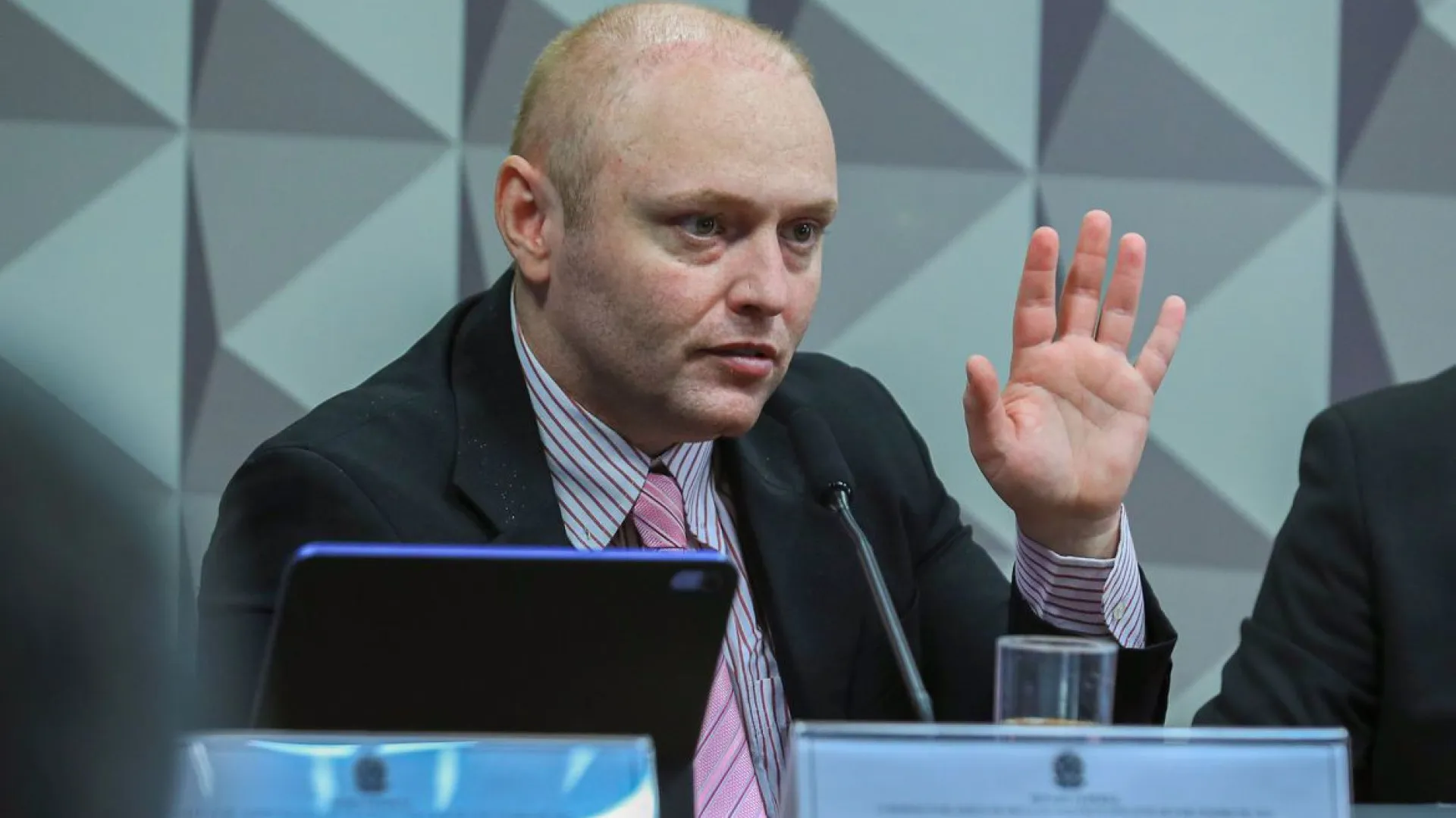 Defesa de hacker pede ao STF redução de pena com base em indulto de Natal de Lula