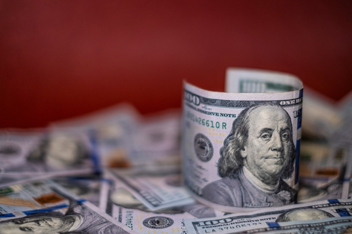 Dólar sobe a R$ 5,40 com caso Master e Flávio consolidado em pesquisa