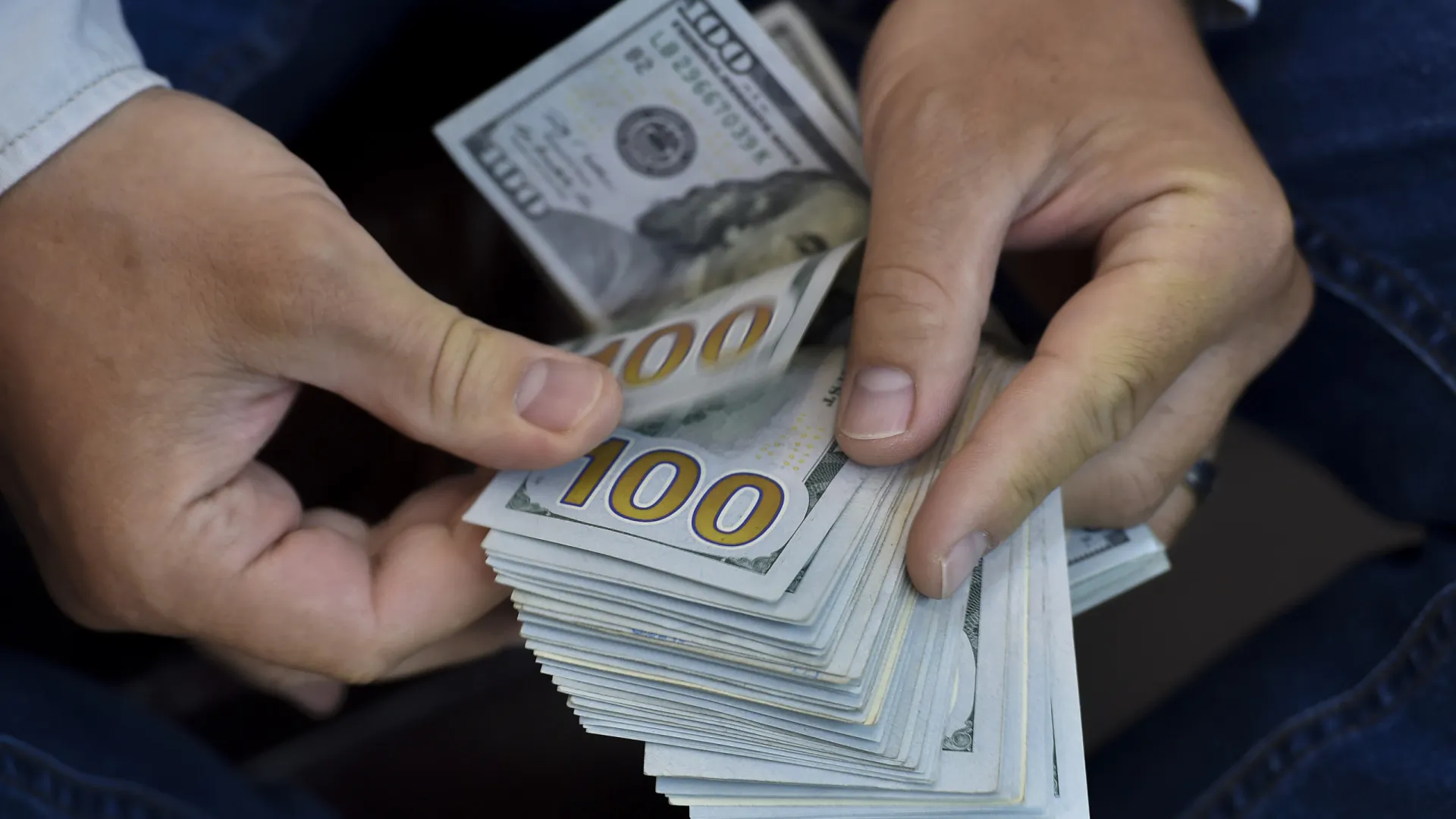 Fortuna de 12 bilionários supera a renda de metade da população mundial