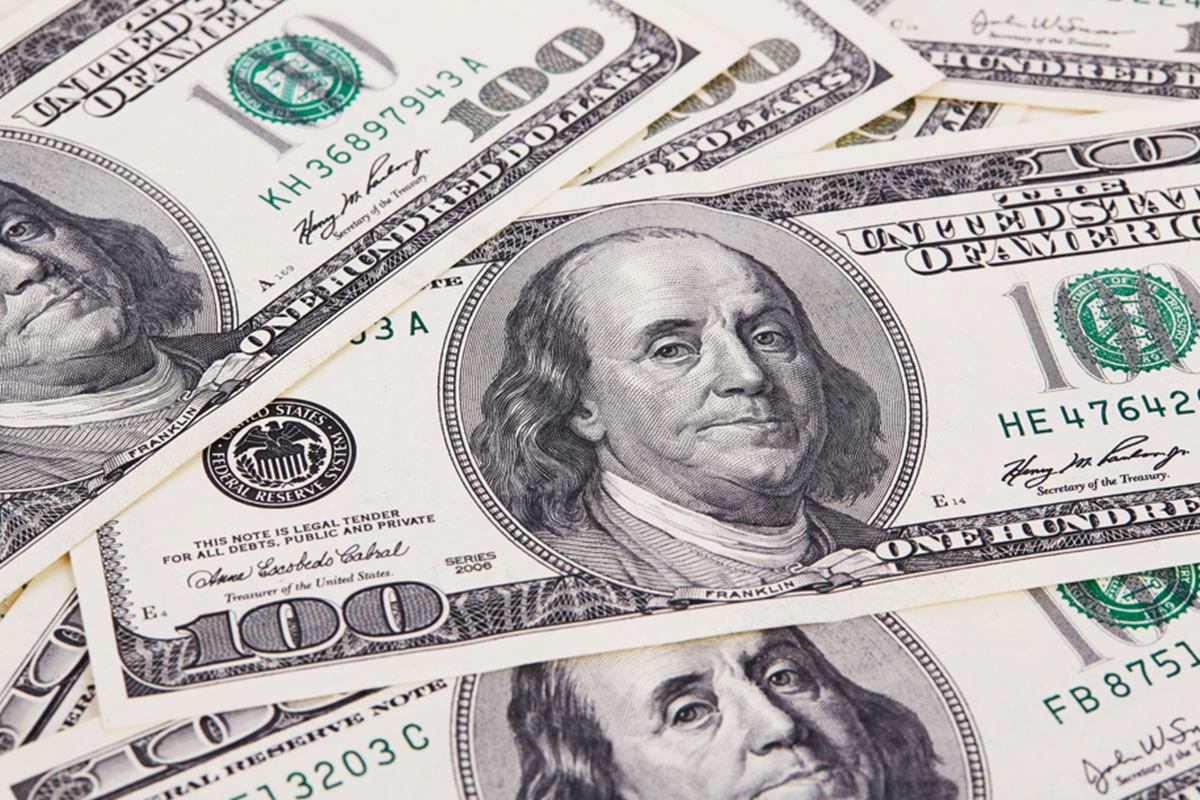 Dólar opera estável com Focus, Lula, Haddad e Fórum Econômico de Davos