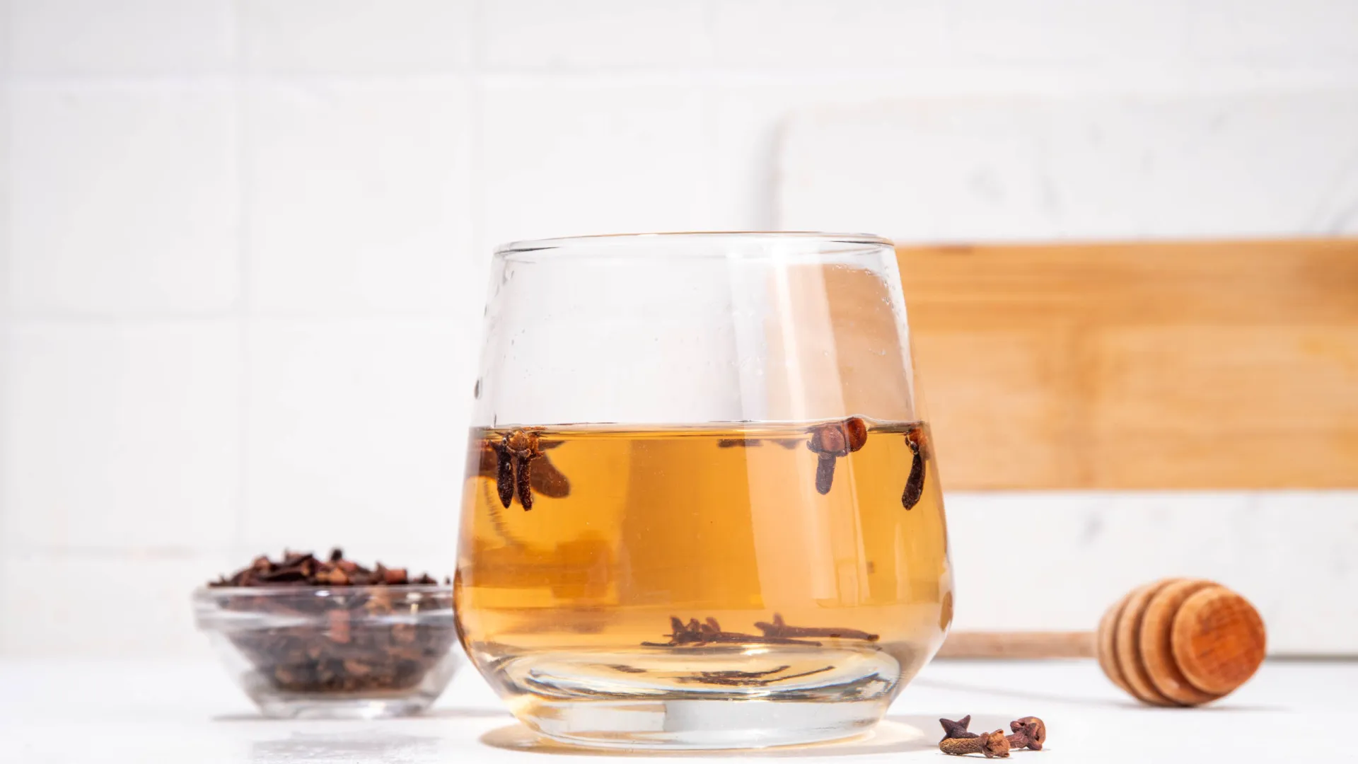 Chá de cravo pode melhorar o sono e ajudar a reduzir inflamações