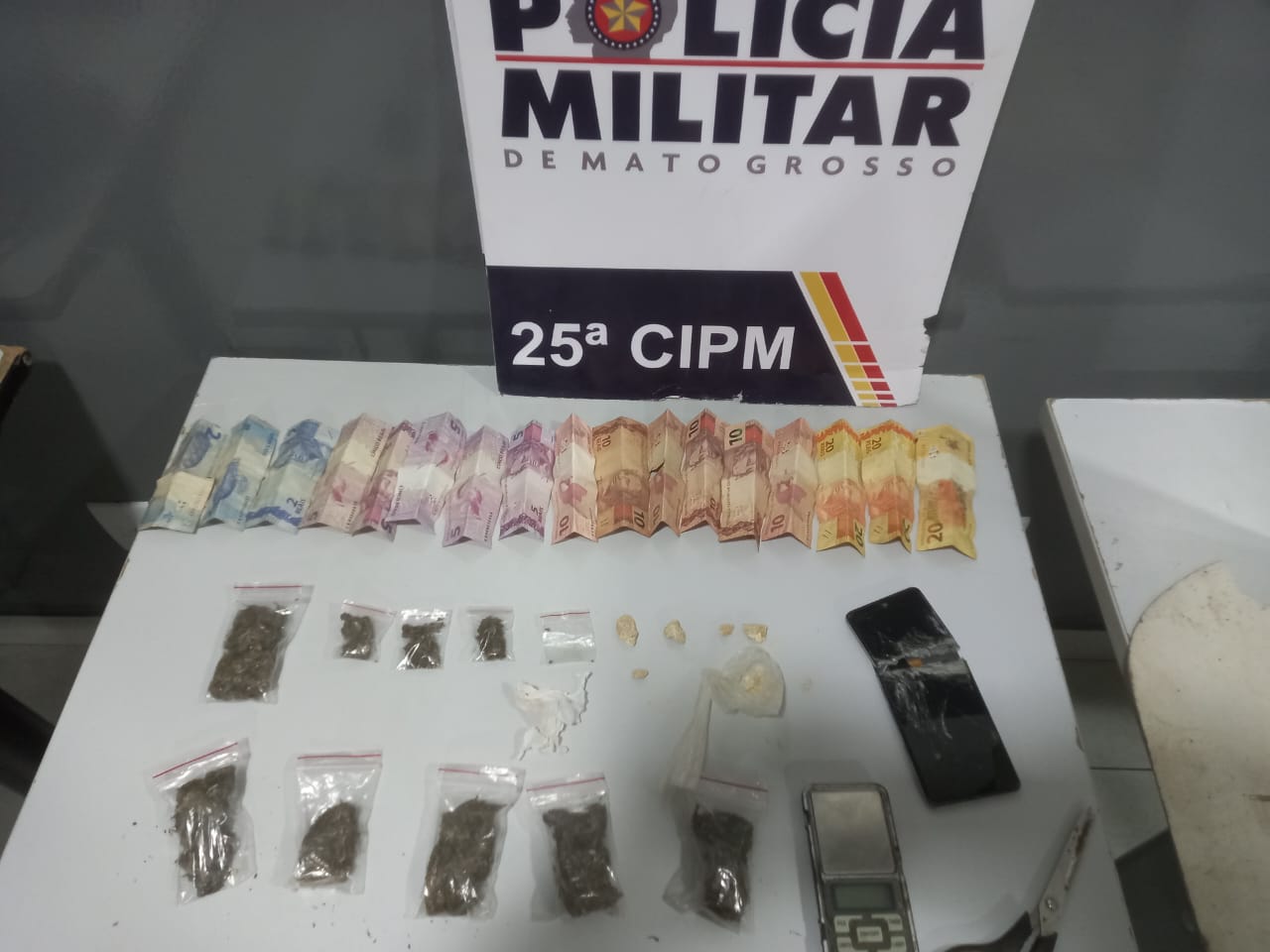 Trio é preso com porções de pasta base de cocaína e maconha em Várzea Grande