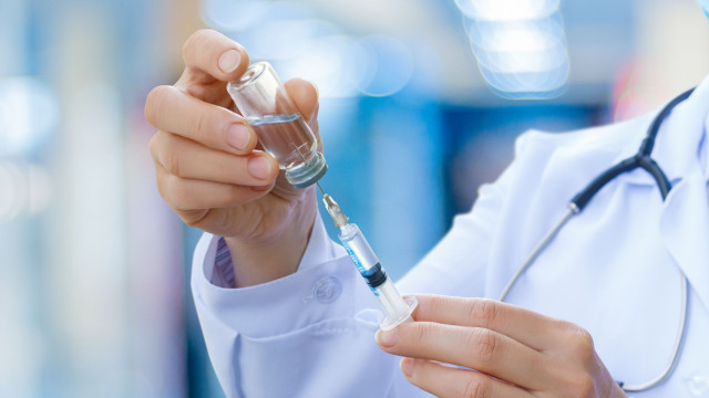 Reino Unido anuncia teste de 1ª vacina para prevenir recidiva do câncer de intestino