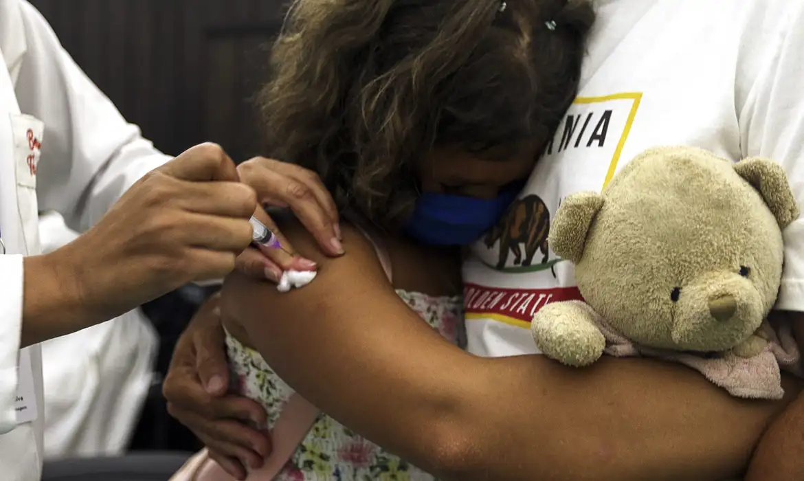 Saúde reforça importância da vacinação infantil contra a covid-19