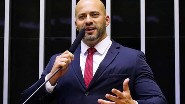 Moraes cobra de Daniel Silveira multa e nega colocar ex-deputado em regime semiaberto