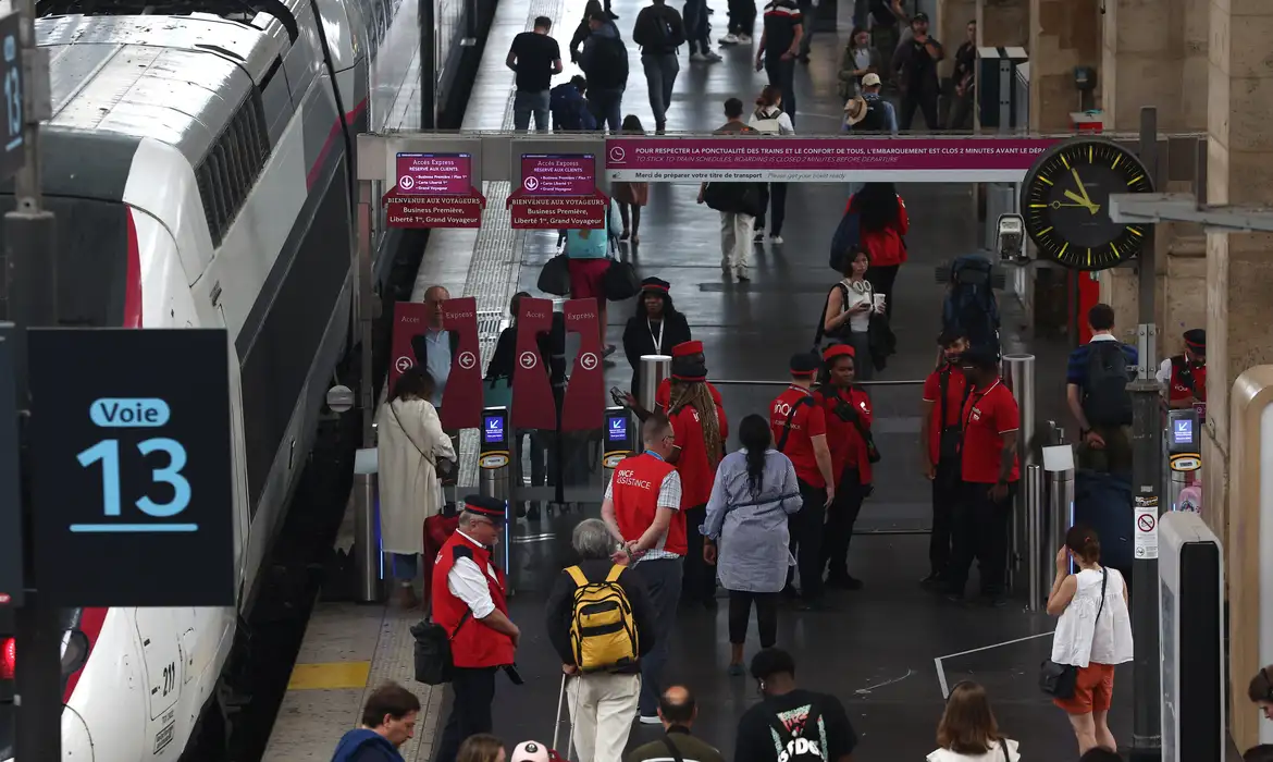 França: sabotadores atacam ferrovias e geram caos antes das Olimpíadas