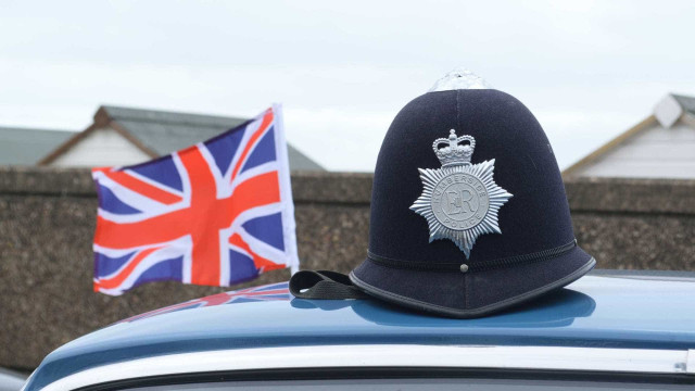 Policial britânico admite que roubou dinheiro de homem que morreu na rua