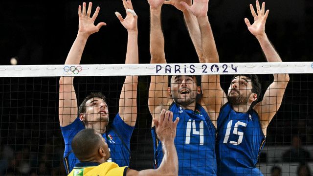 Seleção masculina de vôlei perde da Itália em estreia na Olimpíada de Paris-2024