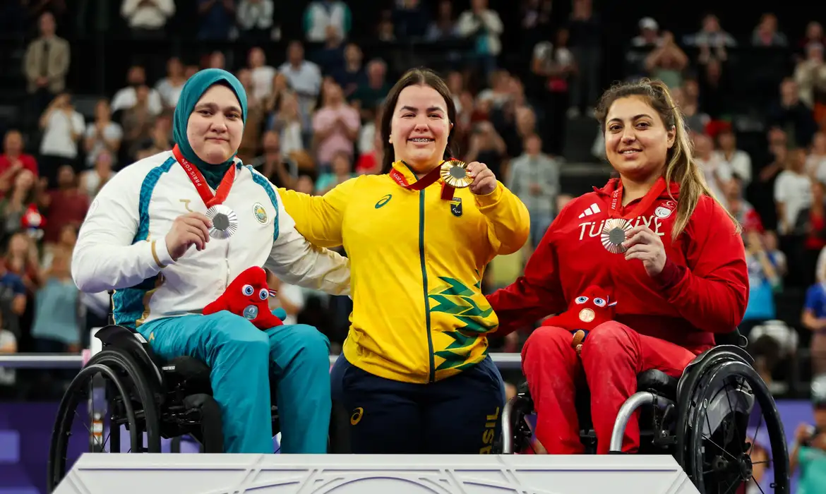 Mariana D’Andrea bate recorde e fica com ouro no halterofilismo