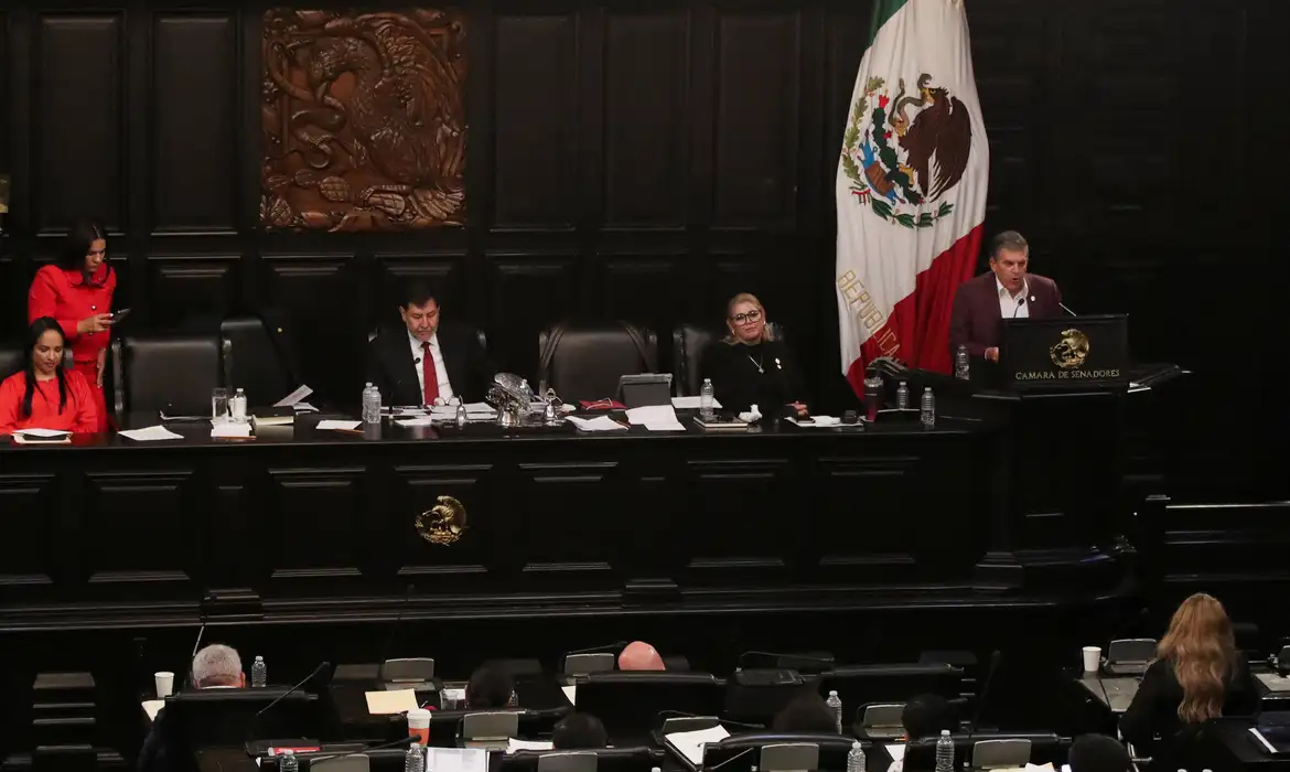 Senado do México aprova reforma judicial em vitória de López Obrador