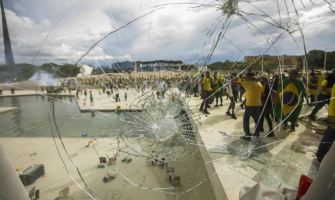 Anistiar crimes contra democracia é inconstitucional, dizem juristas