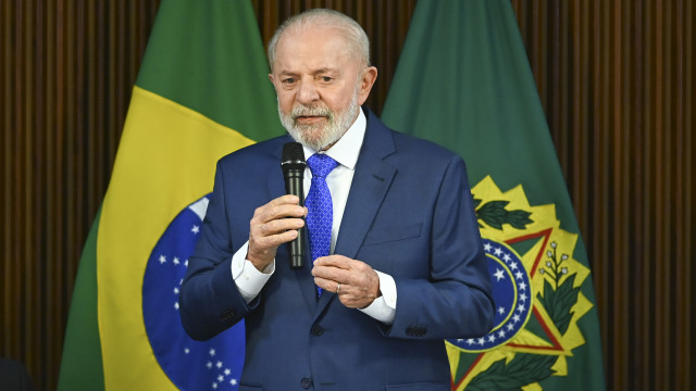 Lula volta a defender salário mínimo e rebate críticas sobre gastos do governo