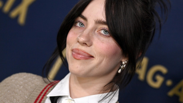 Billie Eilish declara apoio a Kamala Harris e pede que fãs se registrem para votar