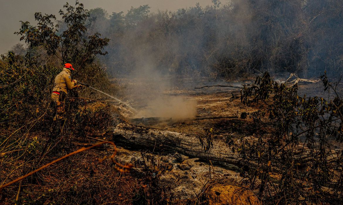 Governo anuncia R$ 514 milhões para combater incêndios florestais