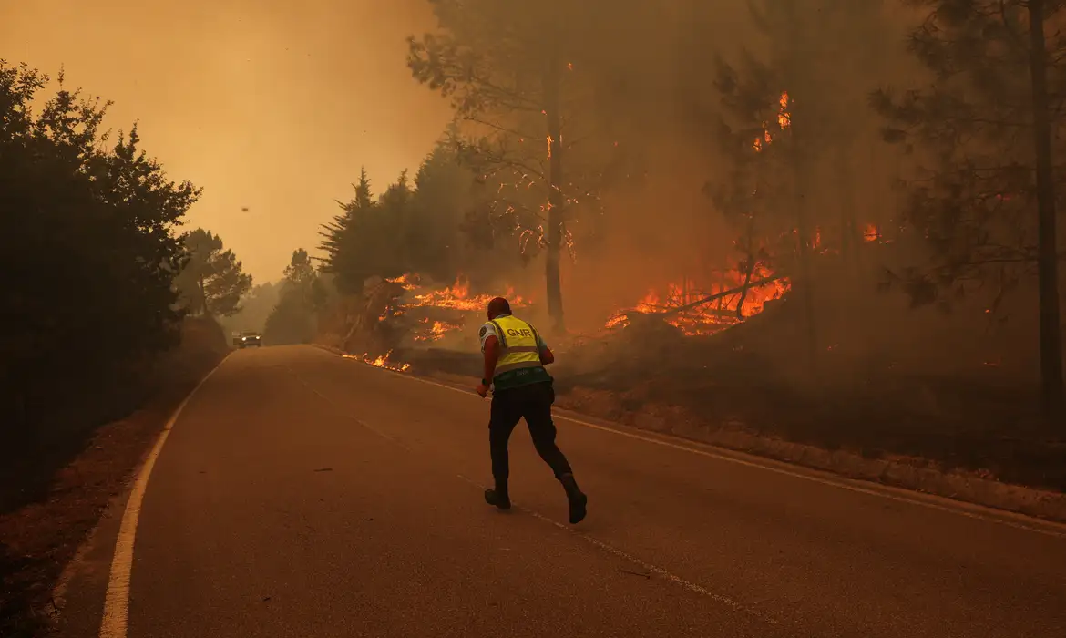 Portugal recebe ajuda de Espanha e Marrocos para lidar com incêndios