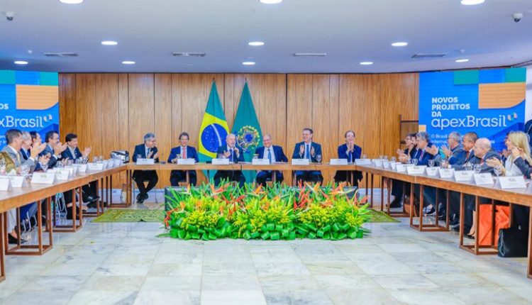 Governo Federal firma convênios para impulsionar exportações do agro brasileiro