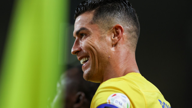 CR7 e Talisca marcam, e Al-Nassr vence Al-Ettifaq com 'legião brasileira'