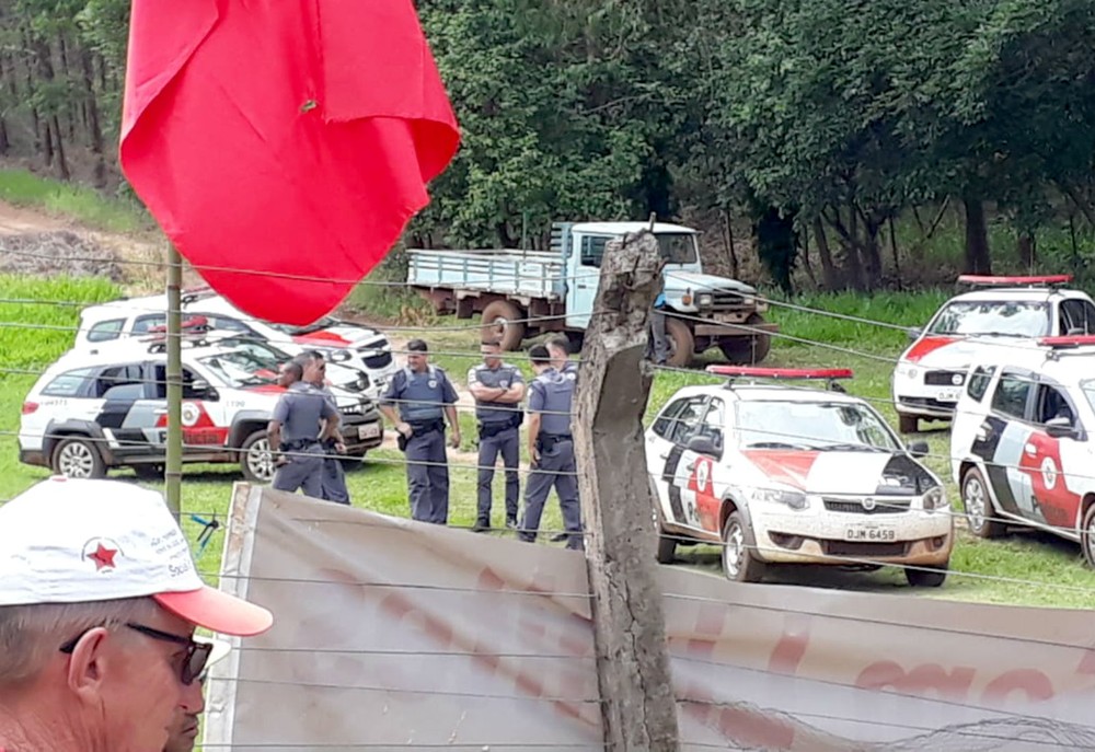 STF devolve fazenda a produtor e retira 300 invasores de terra