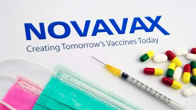 Novavax anuncia que FDA suspendeu testes com vacina combinada para covid-19