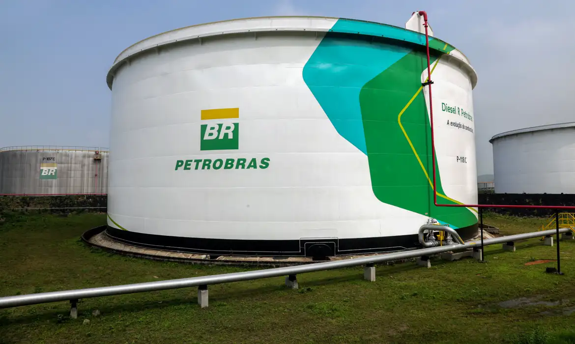 Petrobras e Vale firmam acordo para uso de diesel renovável