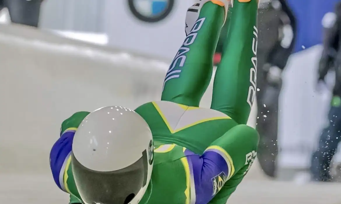 Nicole Silveira é prata na 1ª  corrida de skeleton da Copa da Ásia