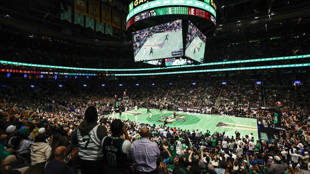 Boston joga como campeão e encerra invencibilidade de 15 jogos dos Cavaliers na NBA