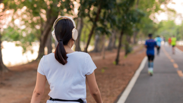 Por que caminhar é tão bom para a saúde, e o que mais é preciso fazer