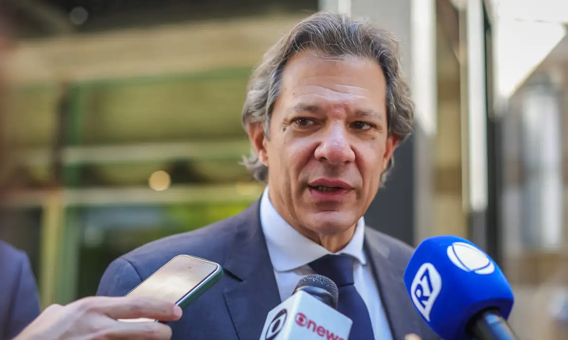 Haddad classifica de “surpresa” alta de 1 ponto dos juros básicos