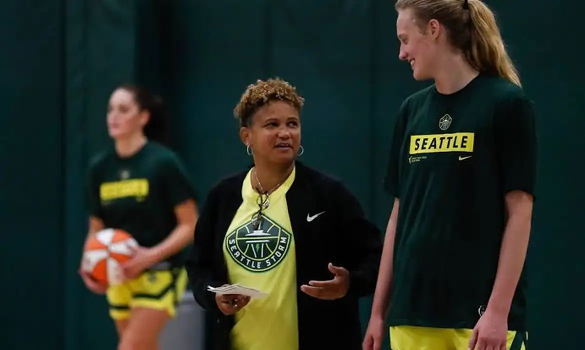 Conectada com o Brasil, Pokey Chatman almeja nova onda no basquete