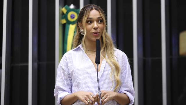 PGR denuncia deputado por injúria contra Erika Hilton