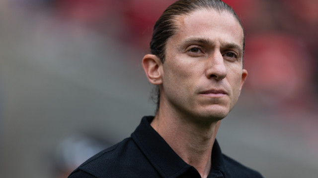 Novo presidente do Flamengo banca a permanência de Filipe Luís no comando do time principal