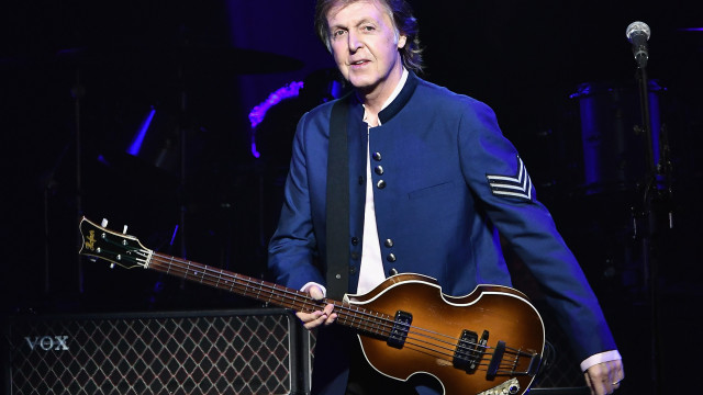 Paul McCartney faz show com Ringo Starr e dueto virtual com John Lennon