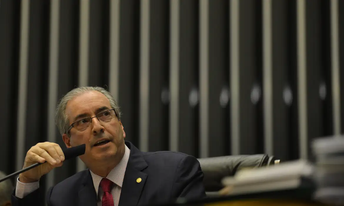 Mendes decide que cabe ao STF julgar processo contra Eduardo Cunha