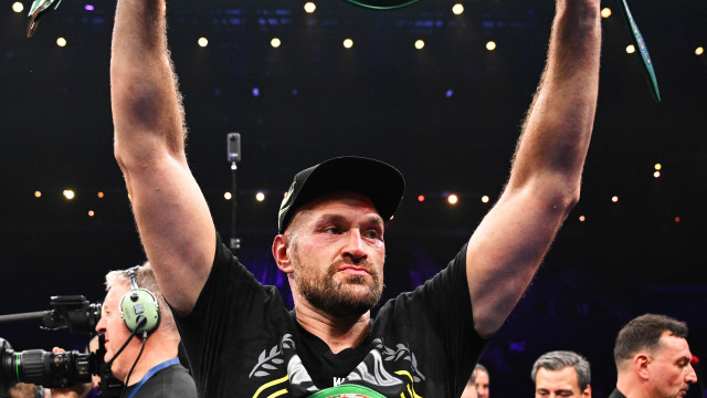 Oleksandr Usyk e Tyson Fury prometem uma 'revanche rápida' dos pesos pesados em Riad