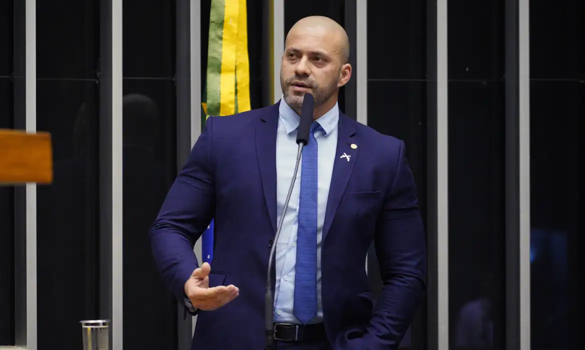 Moraes diz que Daniel Silveira usou ida ao hospital como álibi