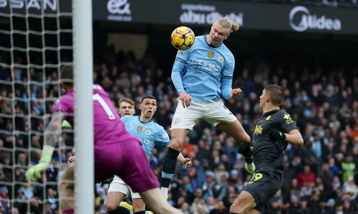 Tetracampeão inglês, City empata com Everton e segue em má fase