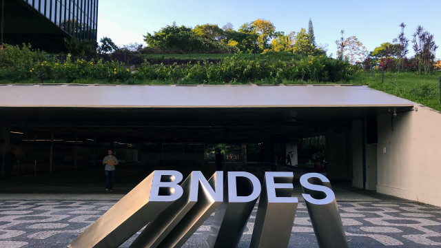 Crédito do BNDES para micro, pequenas e médias empresa sobe 46% no ano